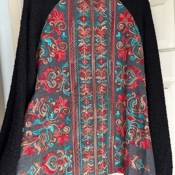 Umgee Black and Multicolor Floral Top with Embroidery stitching L XL - Picture 2 of 4